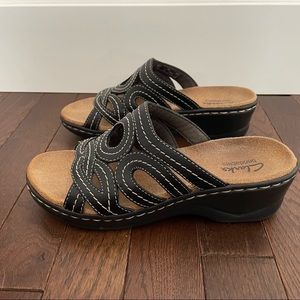 Clarks Bendable Braided Leather Slip on Sandals Size 6 Black 60236
